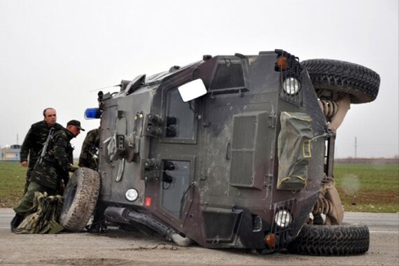 Erzurum&#039;da askeri araç devrildi: 2 yaralı