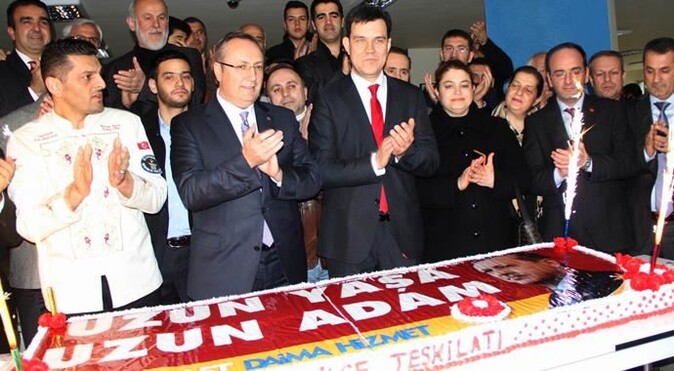 Erdoğan&#039;a boyu kadar doğum günü pastası