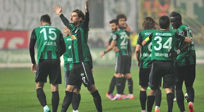 Akhisar, Bursaspor&#039;u Mehmet Akyüz&#039;le yıktı