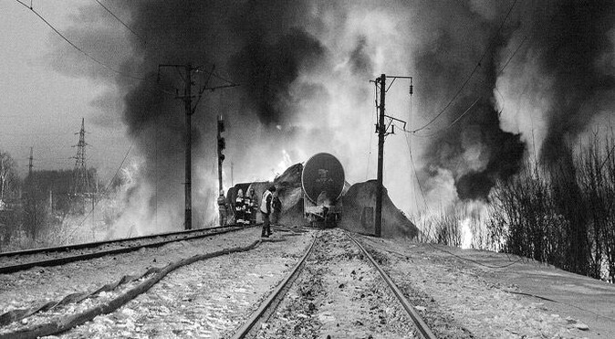 Tren yangını Rusya&#039;yı korkuttu, 700 kişi tahliye edildi