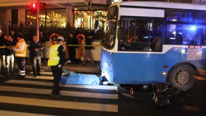 Motosiklet sürücüsü otobüsün altında kaldı: 1 ölü