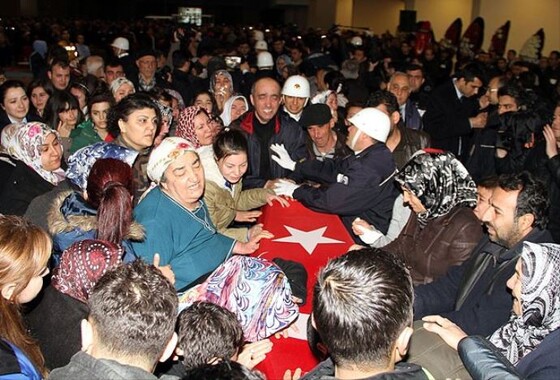 Kırşehir&#039;de şehit olan polis memurları için tören düzenlendi