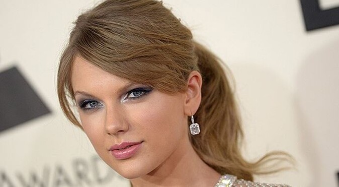 Taylor Swift yılın en çok kazanan şarkıcısı