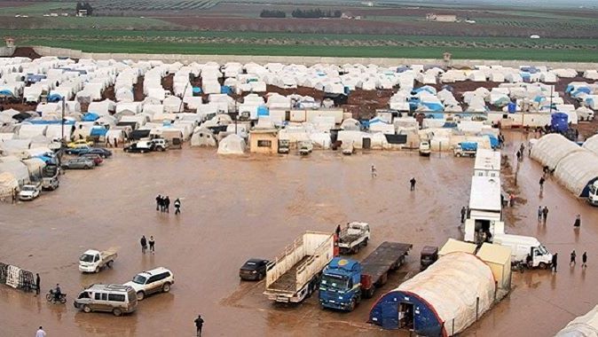 Suriye&#039;de şiddetli yağış kampları vurdu