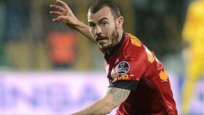 Galatasaraylı futbolcu soruya kızdı, toplantıyı terk etti