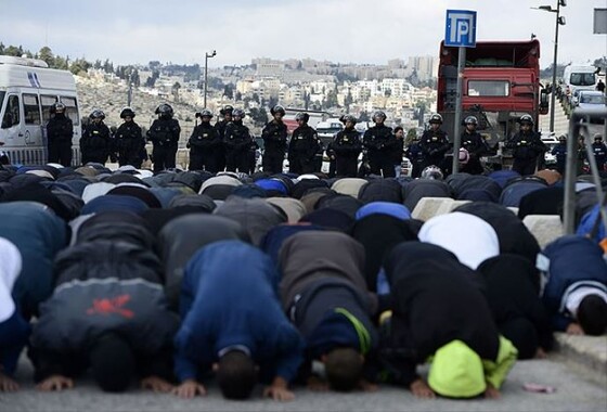 İsrail polisi Mescid-i Aksa&#039;ya girişi engelledi