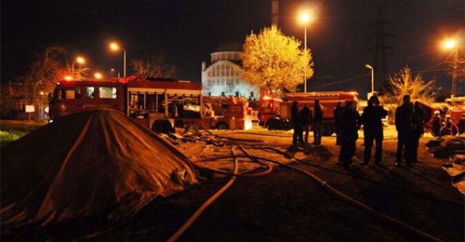 İstanbul&#039;da baraka yangını: 1 ölü
