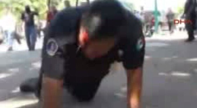 Polislerden amire rüşvet dayağı kamerada - İZLE