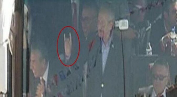 Kemal Kılıçdaroğlu bozkurt işareti yaptı, ortalık karıştı - İZLE
