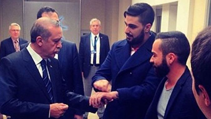 İdo, Başbakan Erdoğan&#039;a dövmelerini gösterdi