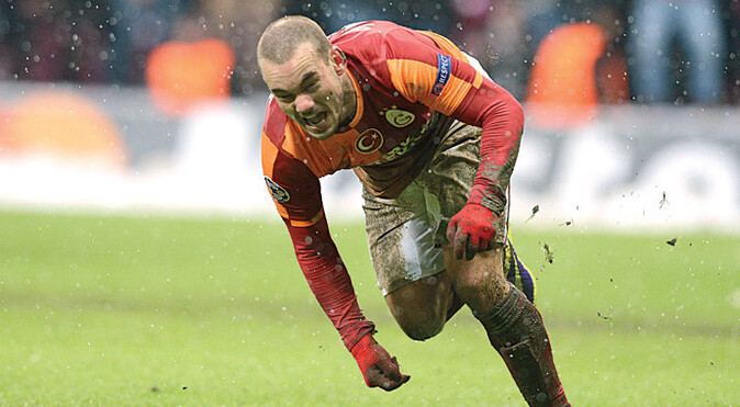Sneijder için sert yorum! &#039;Son kullanma tarihi geçmiş&#039;