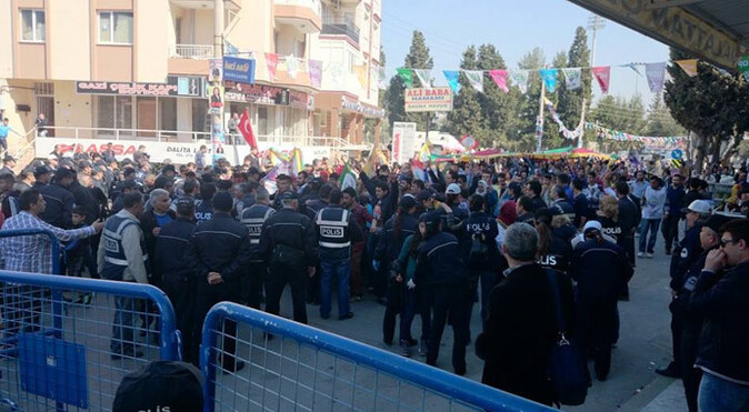 Nevruz provokatörleri polise saldırdı - İZLE