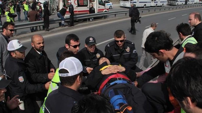 Kazlıçeşme Nevruz kutlamalarında yüksekten düşen polis yaralandı