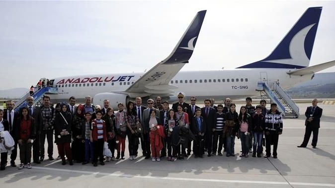 Çanakkale&#039;ye inen ilk uçak şehit torunlarını taşıdı