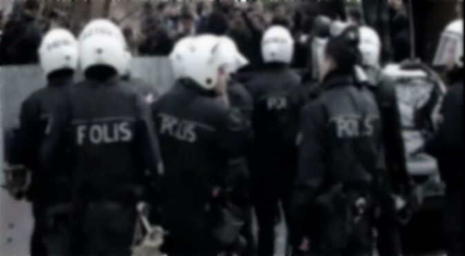 İstanbul Ümraniye&#039;de polise saldırı: 5 Yaralı