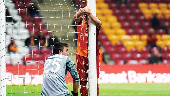 Galatasaray son dört maçını kazanamadı, üçüncü hedefini de riskte