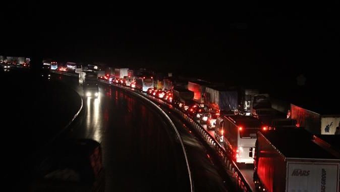 TEM Otoyolu&#039;nun İstanbul istikameti trafiğe kapandı