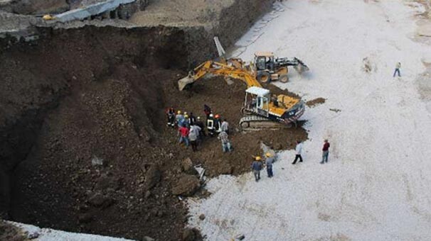 Otopark inşaatı çöktü, göçük altında 3 kişi var - son gelişme