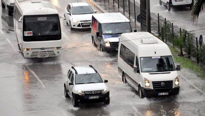 Yağmur, Antalyalıları hazırlıksız yakaladı