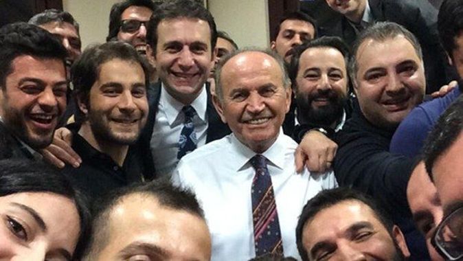 Kadir Topbaş&#039;tan &#039;Selfie&#039;li zafer sevinci