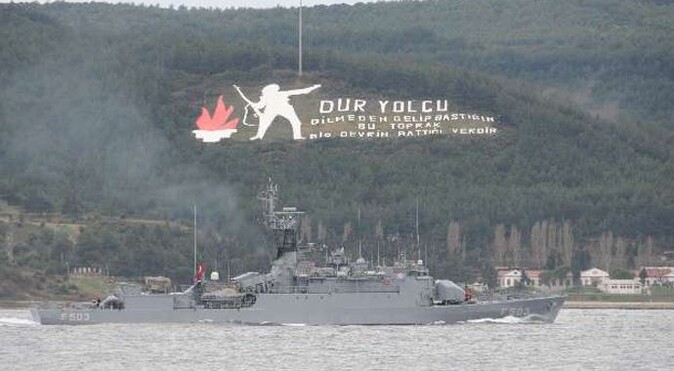 Ukrayna savaş gemisi Çanakkale Boğazı&#039;ndan geçti