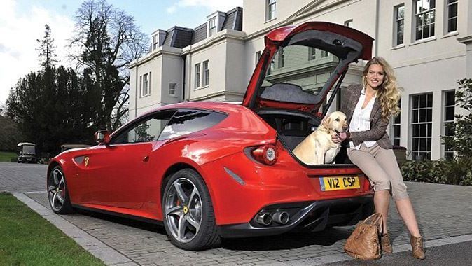 Köpekler için özel Ferrari