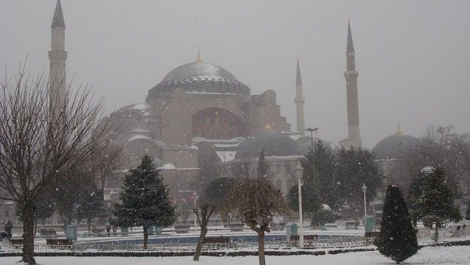 İstanbul&#039;a kar geliyor