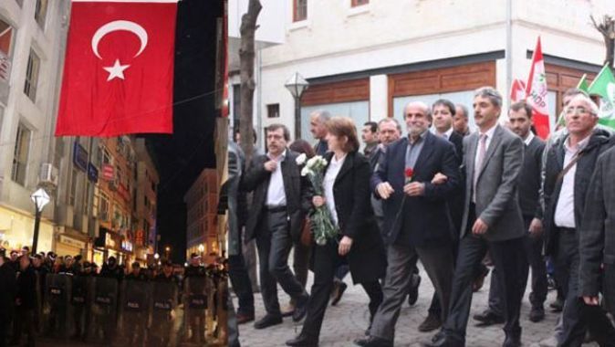 Ertuğrul Kürkçü ve HDP&#039;liler mahsur kaldı - İZLE