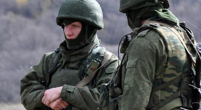 Rus askerleri  Kırım&#039;da sınır karakoluna saldırdı