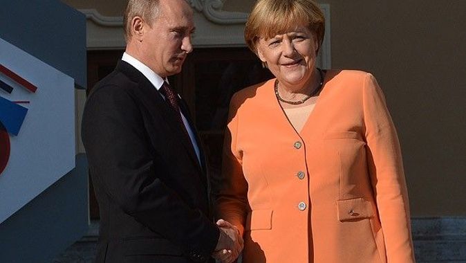 Putin ve Merkel Ukrayna&#039;yı görüştü