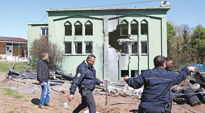 Suriye&#039;nin topları Hatay&#039;da cami vurdu