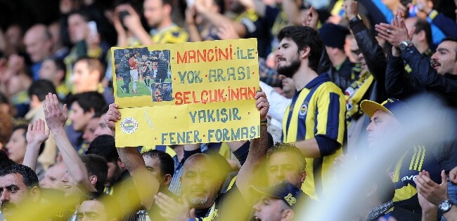 Fenerbahçe maçında şaşırtan Selçuk İnan pankartı