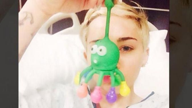 Hastaneye kaldırılan Miley Cyrus&#039;ın konseri iptal oldu