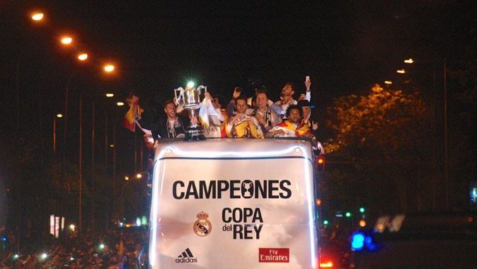 Real Madrid Barcelona zaferini kutluyor