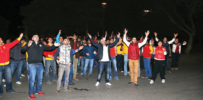Galatasaray taraftarı Florya&#039;yı bastı