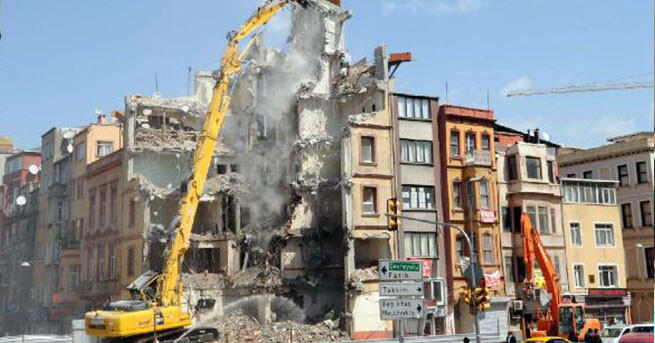 Beyoğlu Emniyet Müdürlüğü binasının yıkımına başlandı