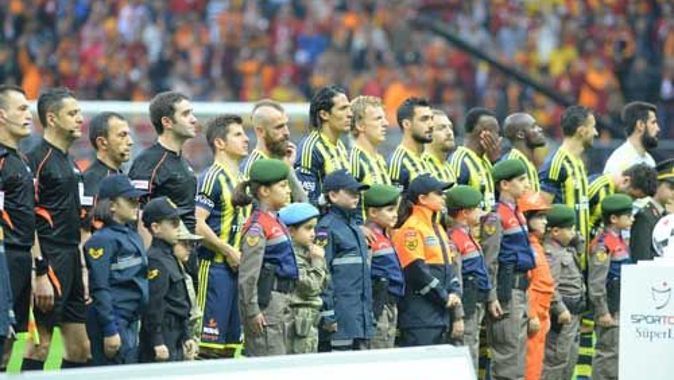 Fenerbahçe&#039;nin yarısı değişiyor!