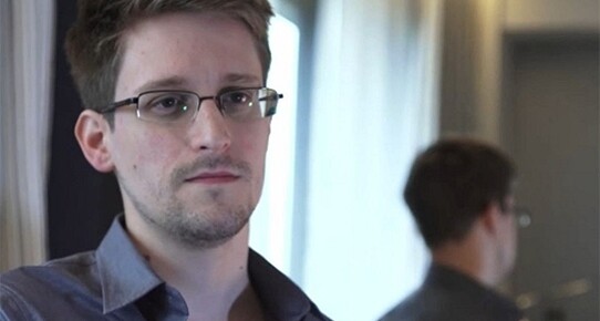 Snowden AKPM&#039;ye dinlemeyi anlatacak