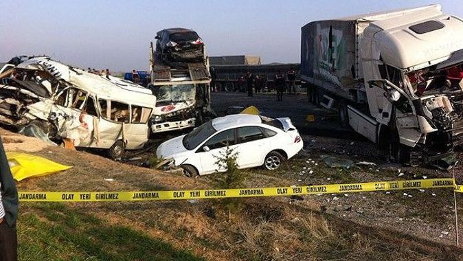 Konya&#039;da katliam gibi kaza! 7 ölü İşte ilk görüntüler
