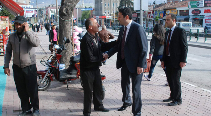 Türkiye&#039;nin en genç belediye başkanı, işe yürüyerek gidiyor