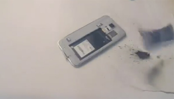 Samsung Galaxy S5&#039;in pili alev aldı