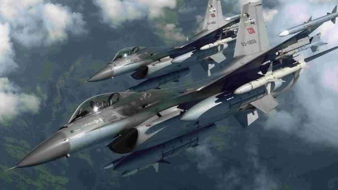 Yunan F16&#039;larından Türk uçağına taciz!