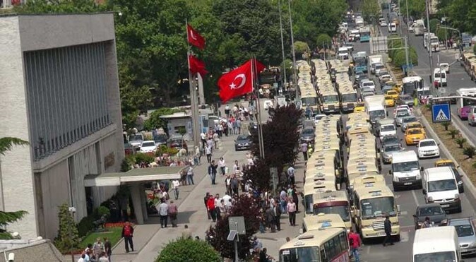 İstanbul minibüsçüleri kontak kapattı