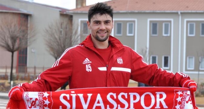 Sivasspor, o futbolcu ile yollarını ayırdı!