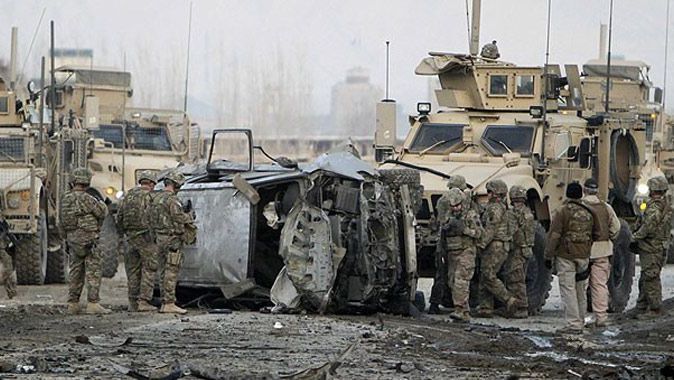 Pakistan&#039;da NATO konvoyuna saldırı: 2 ölü