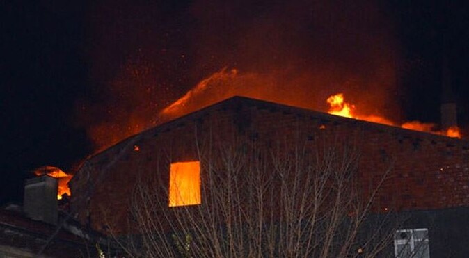 Sinop&#039;ta korkutan yangın! Bir köy kül oldu