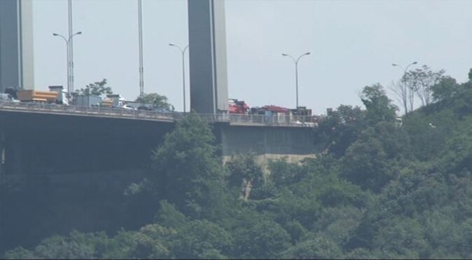 FSM Köprüsü&#039;nde yangın çıktı, trafik kilit
