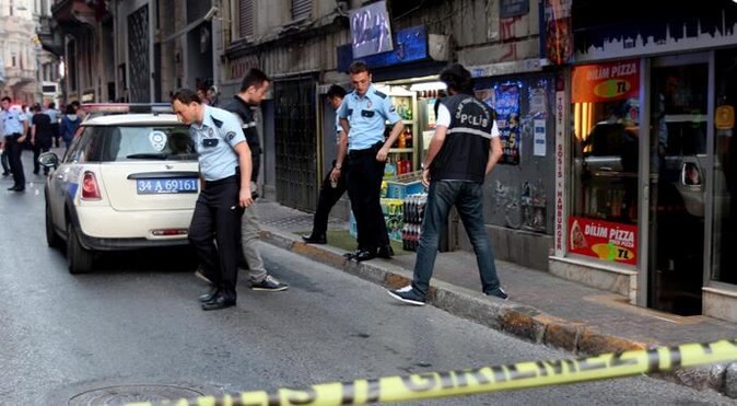 Beyoğlu&#039;nda bu sabah silahlar konuştu, yaralı var!