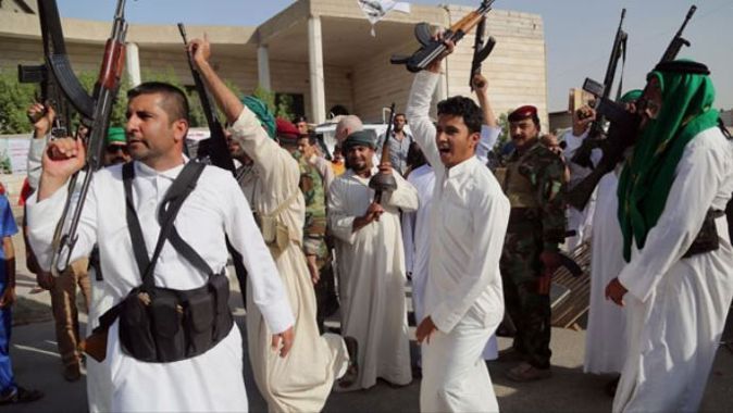 Irak&#039;ta silahını kapan gönüllüler ordusuna koşuyor