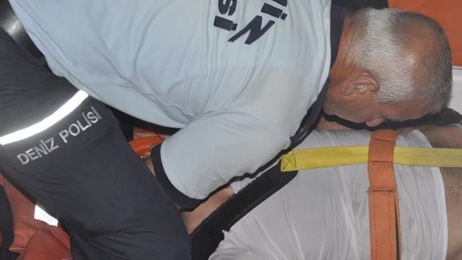 Antalya&#039;da falezlerden denize düşen adamı polis kurtardı